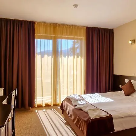 Hotel семеен света марина Dobrinishte