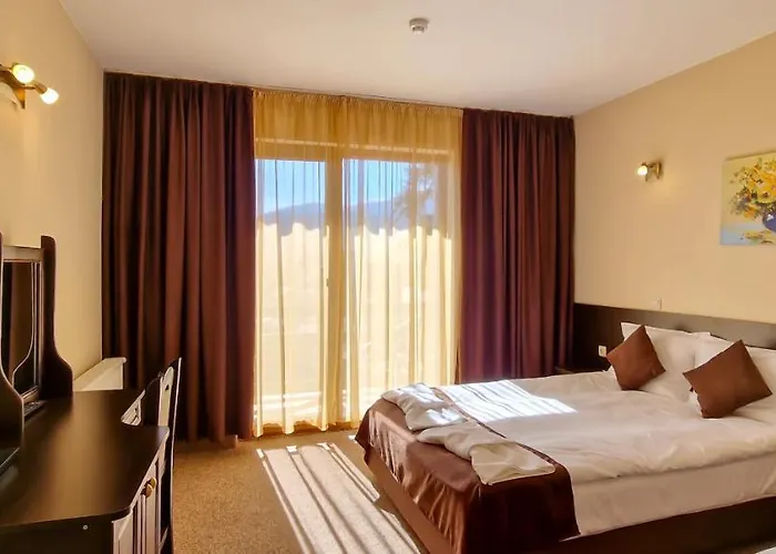 호텔 семеен света марина 도브리니쉬트