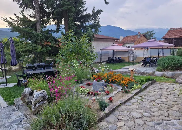 Хотел семеен света марина