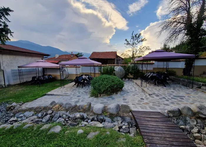 Хотел семеен света марина Добринище