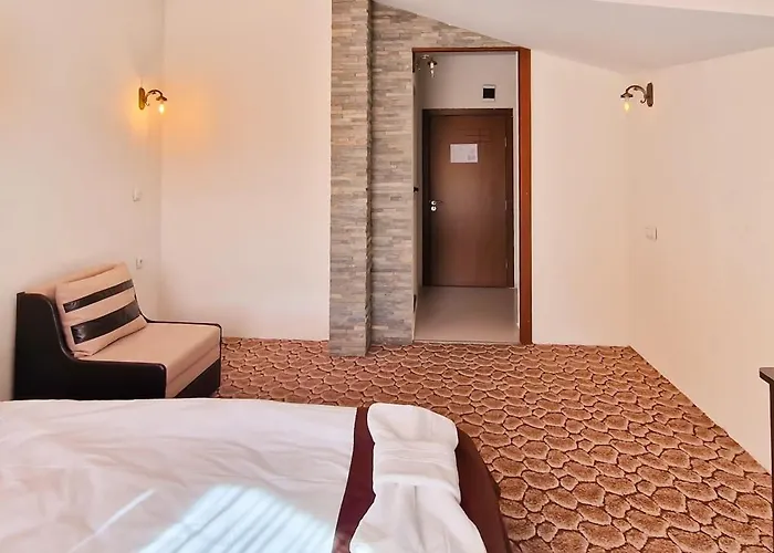 семеен света марина 2* 도브리니쉬트