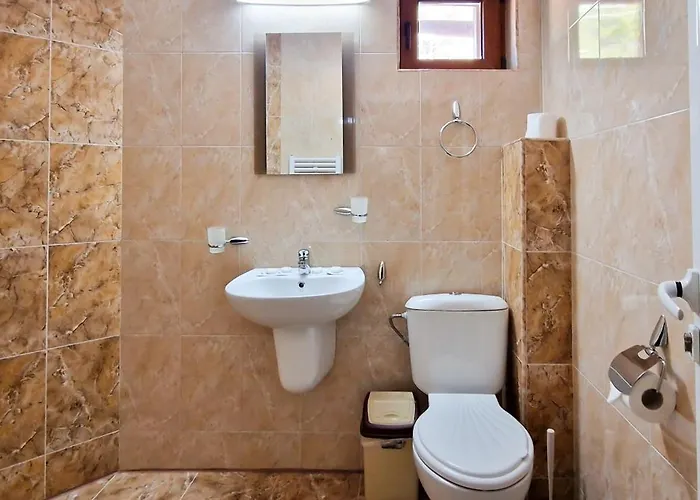 семеен света марина 호텔 도브리니쉬트